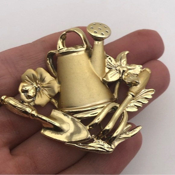 VTG AJC Gardening Flowers Water Can Matte & Shiny Gold Tone Brooch 2” - Picture 2 of 4